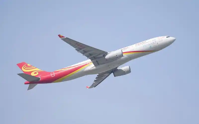 海南航空a330-300 b-8118 中英电影节彩绘 pek跑道36r起飞