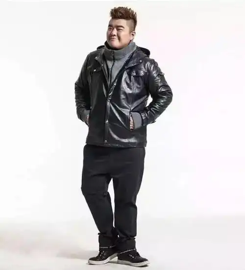 为什么适合胖子,由于这发型的重点在于将两侧的头发铲青,将中间凡人