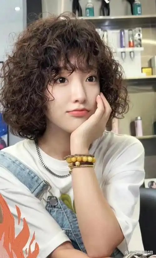 2023爆款短发烫发来袭,时髦洋气,显气质又有高级感