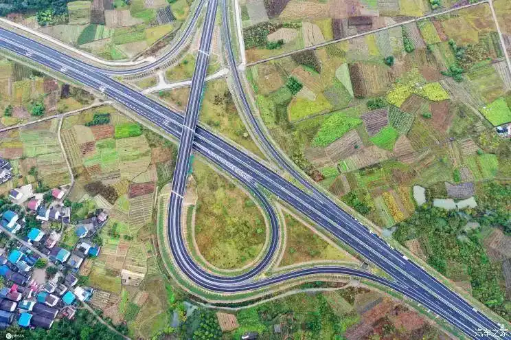 一,从2021年12月21日0时起,对东兴市客运班车,公交车,出租车(巡游出租