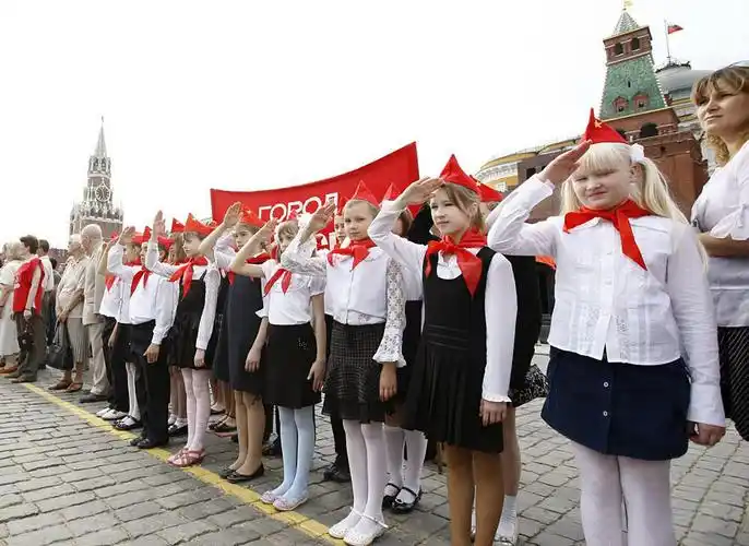 历经波折重回校园的俄罗斯校服