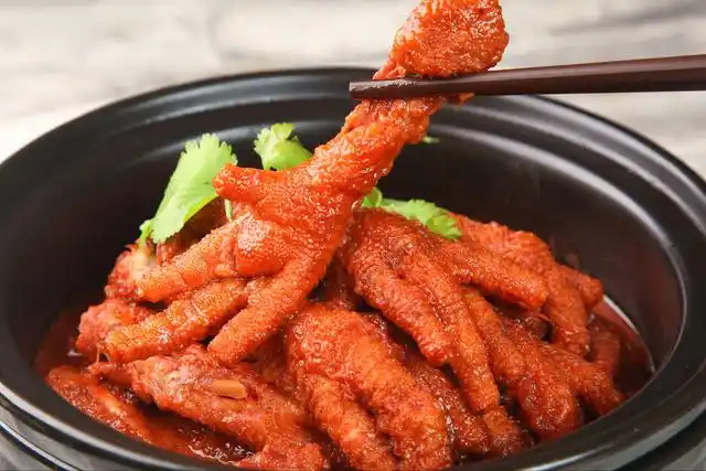 广东阿姨教你做虎皮鸡爪关键1步做好酥烂起虎皮一吮就脱骨