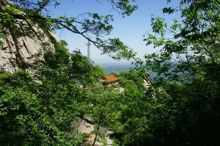 新蓝来到花果山一一洛阳宜阳花果山,风景秀丽不一般.