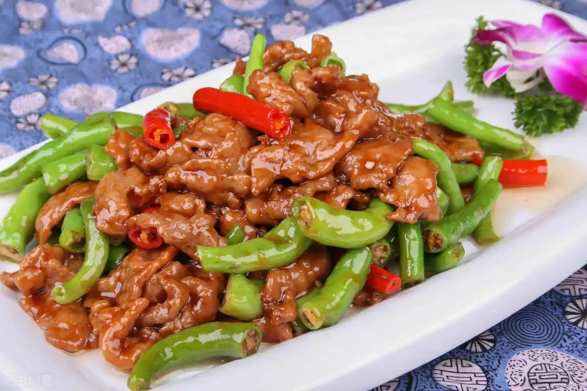 辣椒炒牛肉,鲜嫩得让人想吞掉舌头,每次做一盘不够抢的家常美味