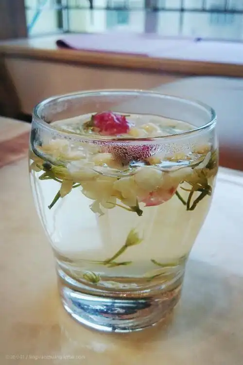 下雨的午后 来杯自己泡的花茶 美颜