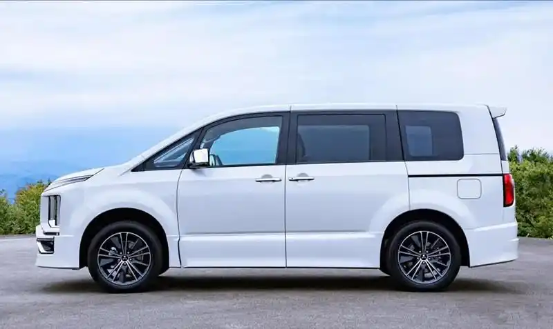 三菱出mpv黑武士 7座设计 2.2t 8at 空间比肩赛那