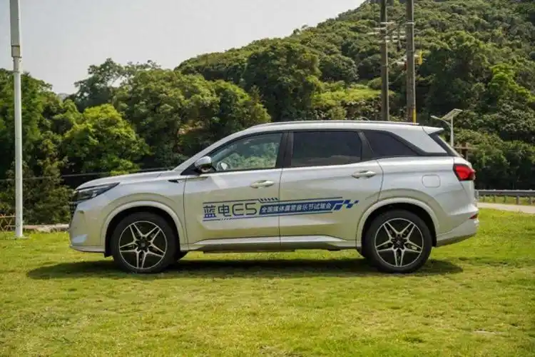 搭比亚迪动力,却想抢比亚迪饭碗!蓝电e5和宋pro,怎么选?