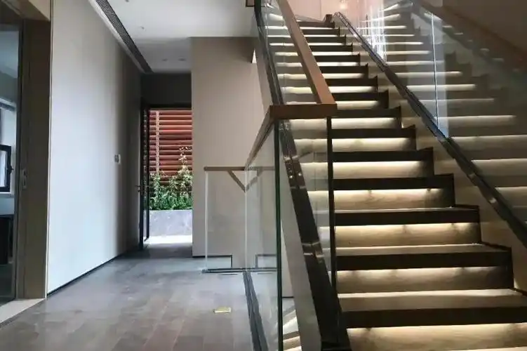 天然大理石楼梯加隐形灯槽