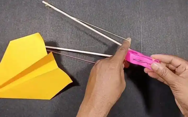 一看就会的纸飞机发射器