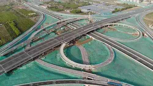 淄博:立交贯东西 桥梁穿南北