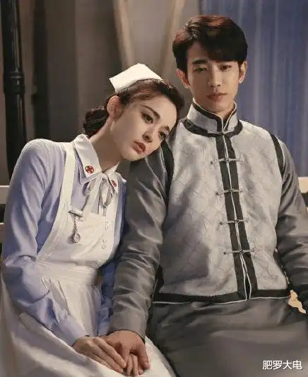 古力娜扎刘以豪恋情曝光两人上演甜蜜拥抱网传双方早在一起了