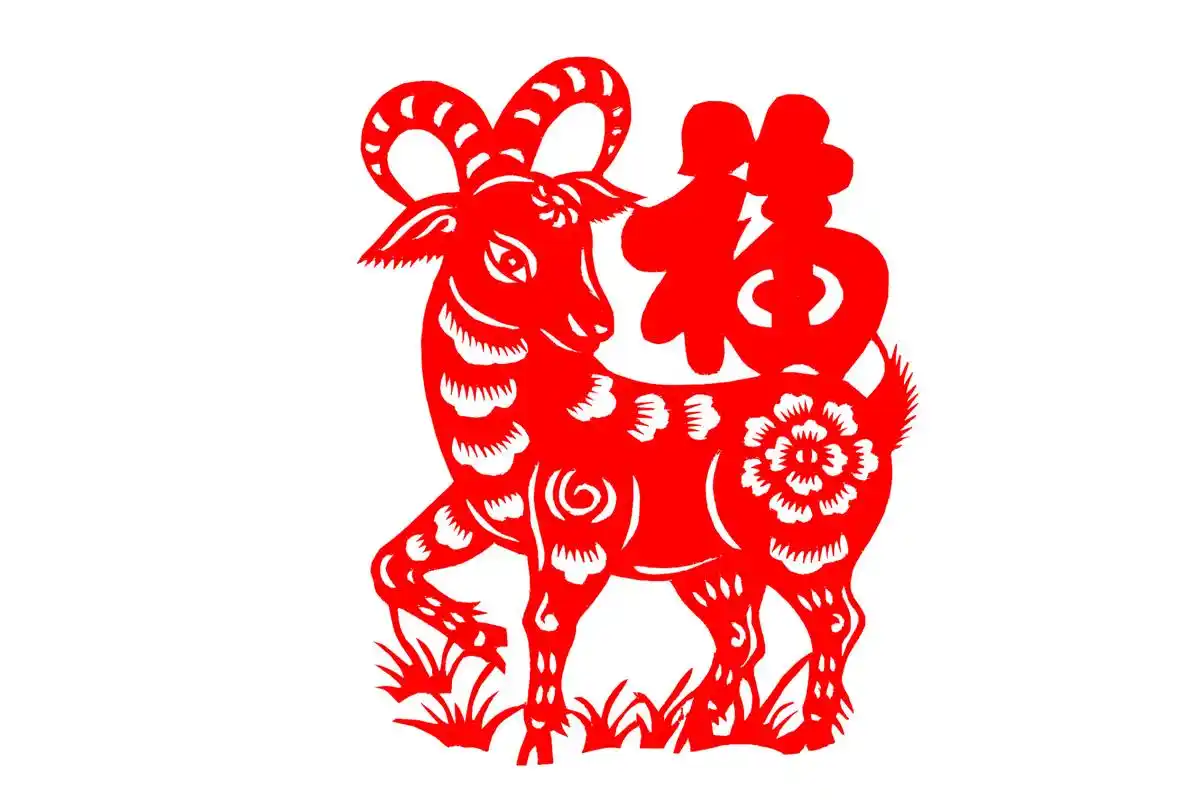 生肖羊在现代社会中仍保持着温顺与坚韧,成为家庭和友情的守护者.