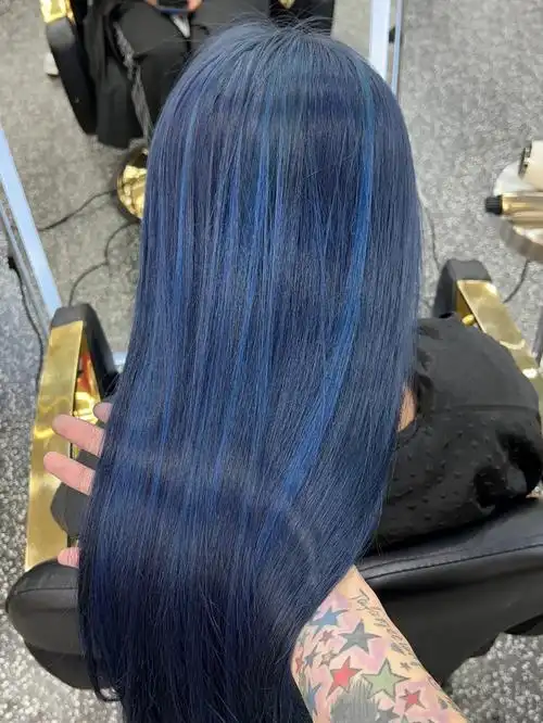 发色盘点小 蓝灰色今年流行的发色&蓝灰色蓝灰色蓝色头发九江染发-上