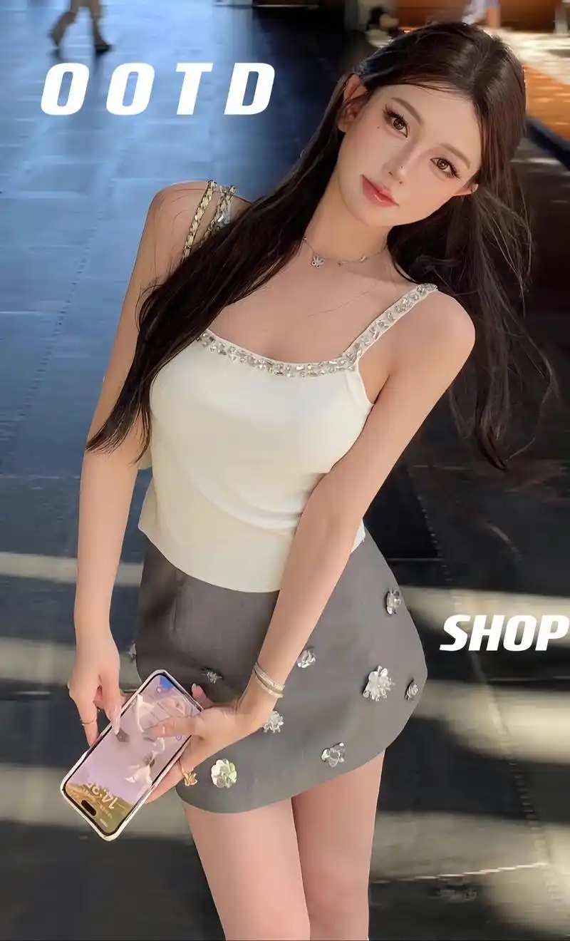 镶钻吊带背心 花朵钉珠半身裙