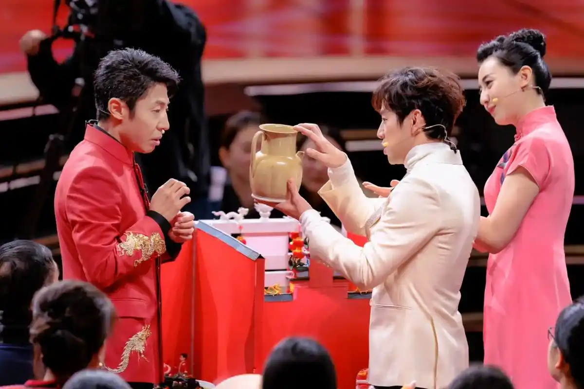 何炅撒贝宁合体.#元宵节快乐#央视元宵晚会 我的元宵很是一句 - 抖音