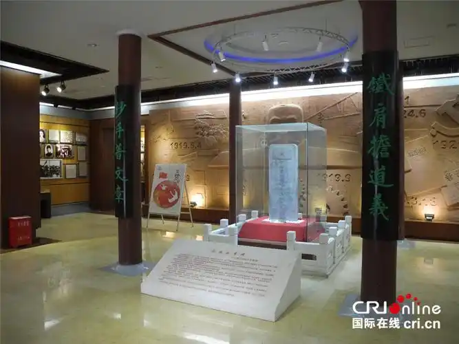 瞻仰先烈李大钊烈士陵园