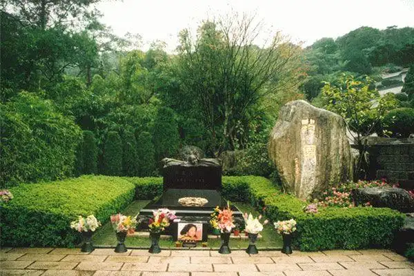 台湾清明旅游:金宝山邓丽君墓园(筠园)