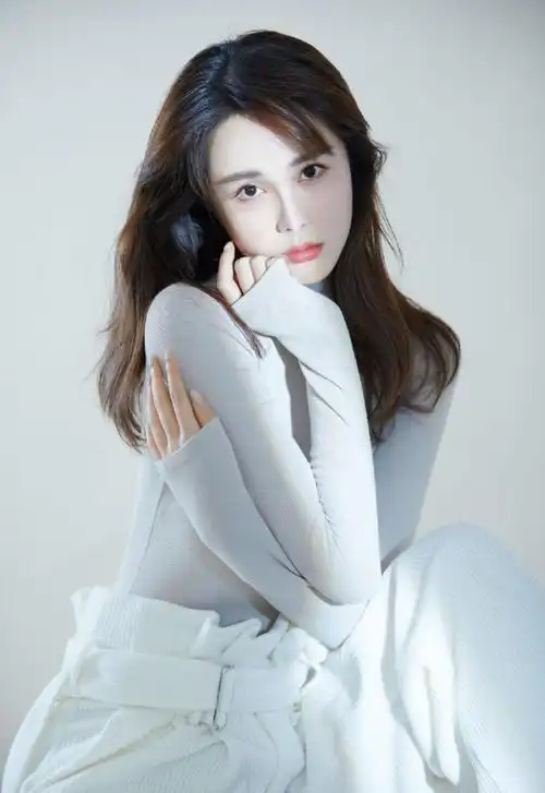 高颜值小姐姐妩媚妖娆性感照片