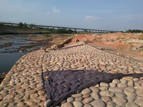 窑铺堰浆砌卵石护坡施工.