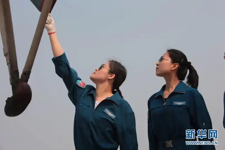 抗震姐妹花奋战一线 运送救灾物资15.7吨