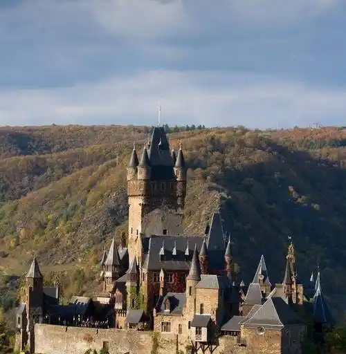 中世纪欧洲权力镜鉴城堡建筑军事防御工事向奢侈品的嬗变