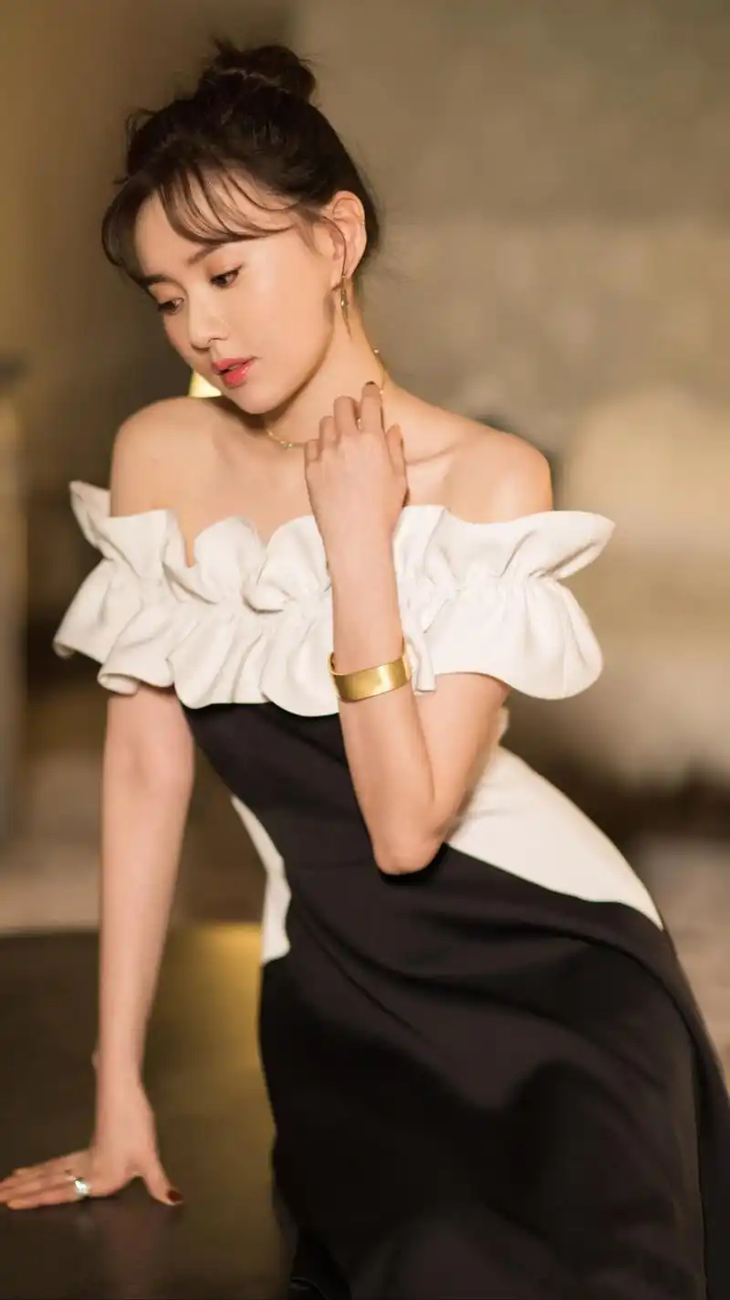 江铠同貌美如花,妖娆动人,惹人喜爱