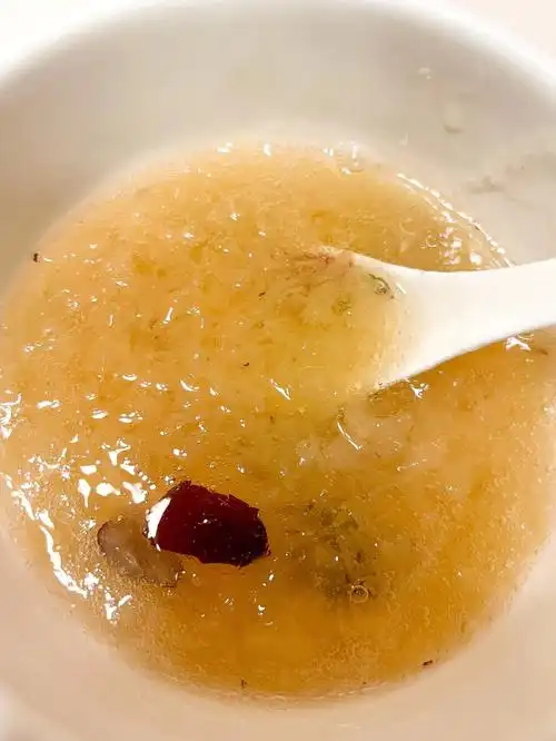 跟汤融为一体!银耳汤百分百出胶煮法!!