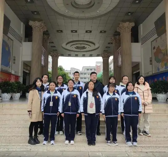 云南师大教育基金会副理事长温泉一行赴大姚一中看望薪火受助学子