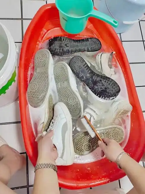 刷鞋 #洗鞋 #清洁神器 #去黄小妙招 #去黄神器