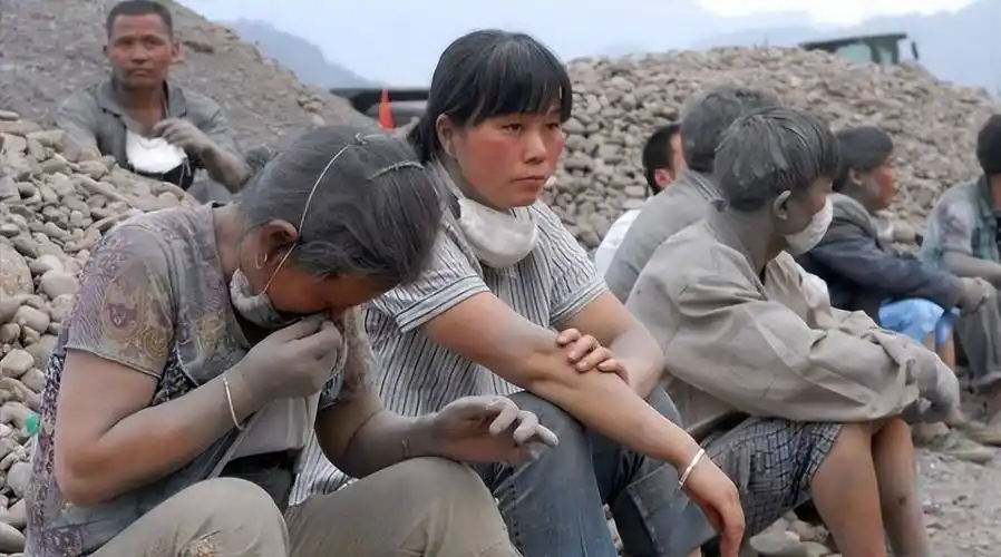 原创揭秘农民工的心酸装卸1吨货6毛因为1张火车票流泪看完想哭