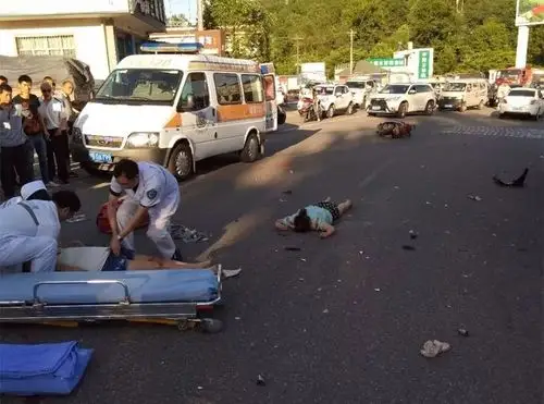 悲剧了,水口庙路段大货与电动车碰撞,一死一重伤!