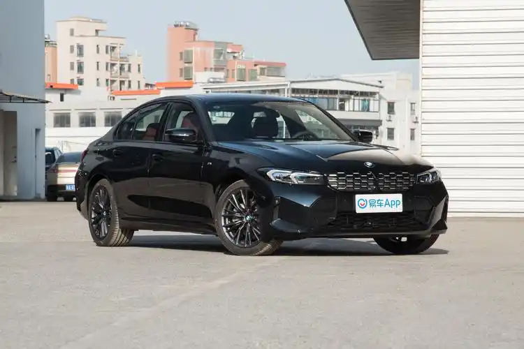 2023款 宝马3系 330i m运动曜夜套装外观