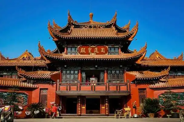 成都是一个旅游胜地,无论是传统的景点还是新兴的景点,都非常受游客的