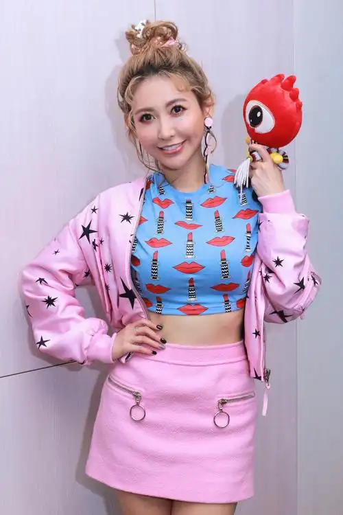 组图:"蝴蝶姐姐"恺乐性感热舞 坦言感谢罗志祥栽培