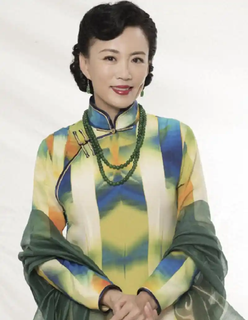 马丽:戏红人不红,却活出真我 马丽,这位国家一级演员,尽管参演过多部