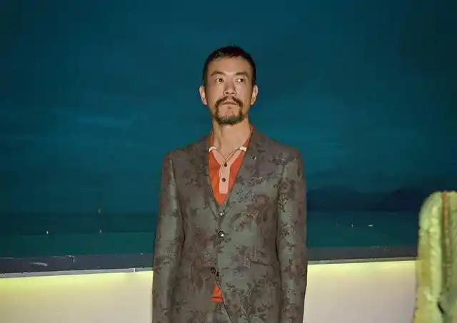 歌手张震个人资料简介 非诚勿扰张震个人资料 - 歌词译