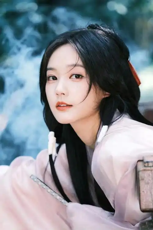 eatting彡出镜:赵小棠拍古装 拍汉服最近一两年转变风格是她的拿手