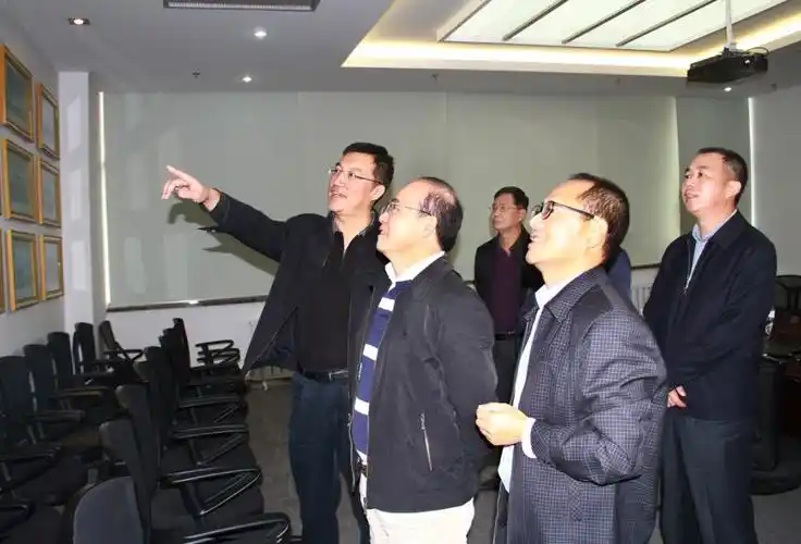 深圳市国资委党委副书记麦振新视察向怀贵援疆项目