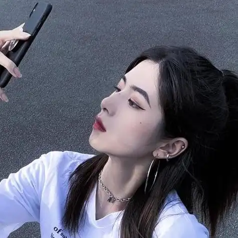 个性十足的帅气美女冷酷头像