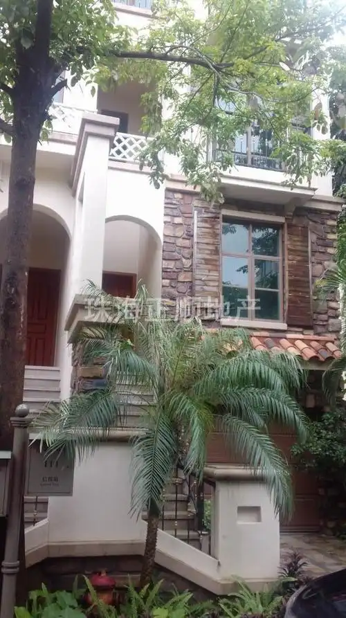 三乡高档住宅蓝山联排别墅精装修配套完善送花园有车库