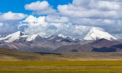 3,西藏那曲,朝拜静谧的念青唐古拉雪山.