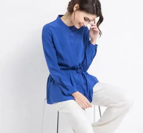 穿搭一抹"宝蓝色",清新脱俗更惊艳,让人移不开眼