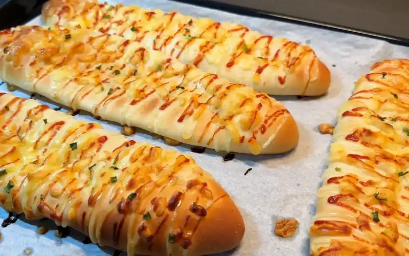 让人无法拒绝的咸口「培根芝士面包」,每一口都有料,咸香的培搭配浓浓