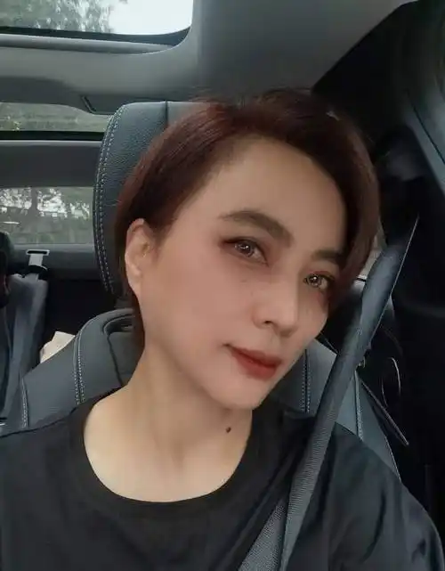 58岁李玲玉近照曝光,皮肤好像20多岁少女,家中豪宅内景意外曝光_状态