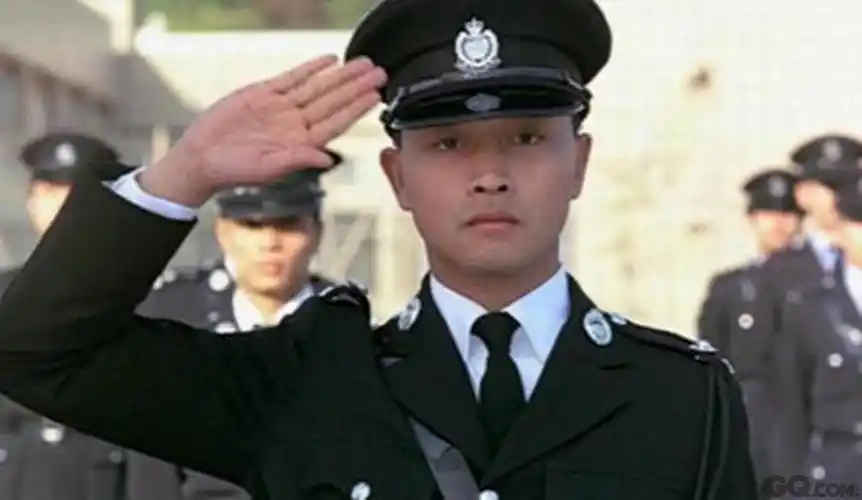 出现在历经磨难的徐来,放弃去见初恋女友的时候.