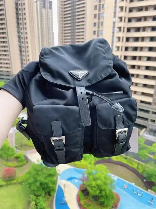 prada普拉达降落伞小号双肩包