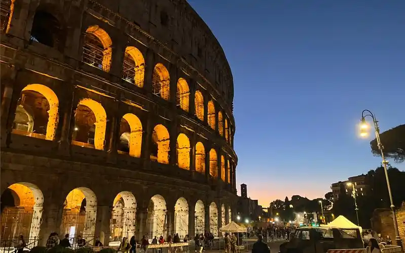 意大利罗马～两千多年历史的古罗马斗兽场古迹,世界上最大的教堂,圣