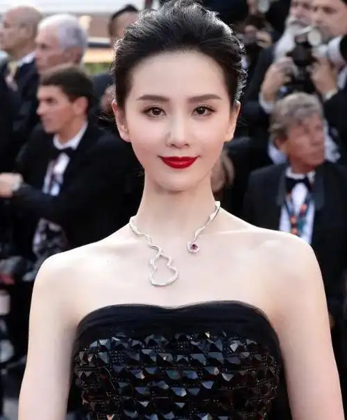 36岁刘诗诗:没整容,没离婚