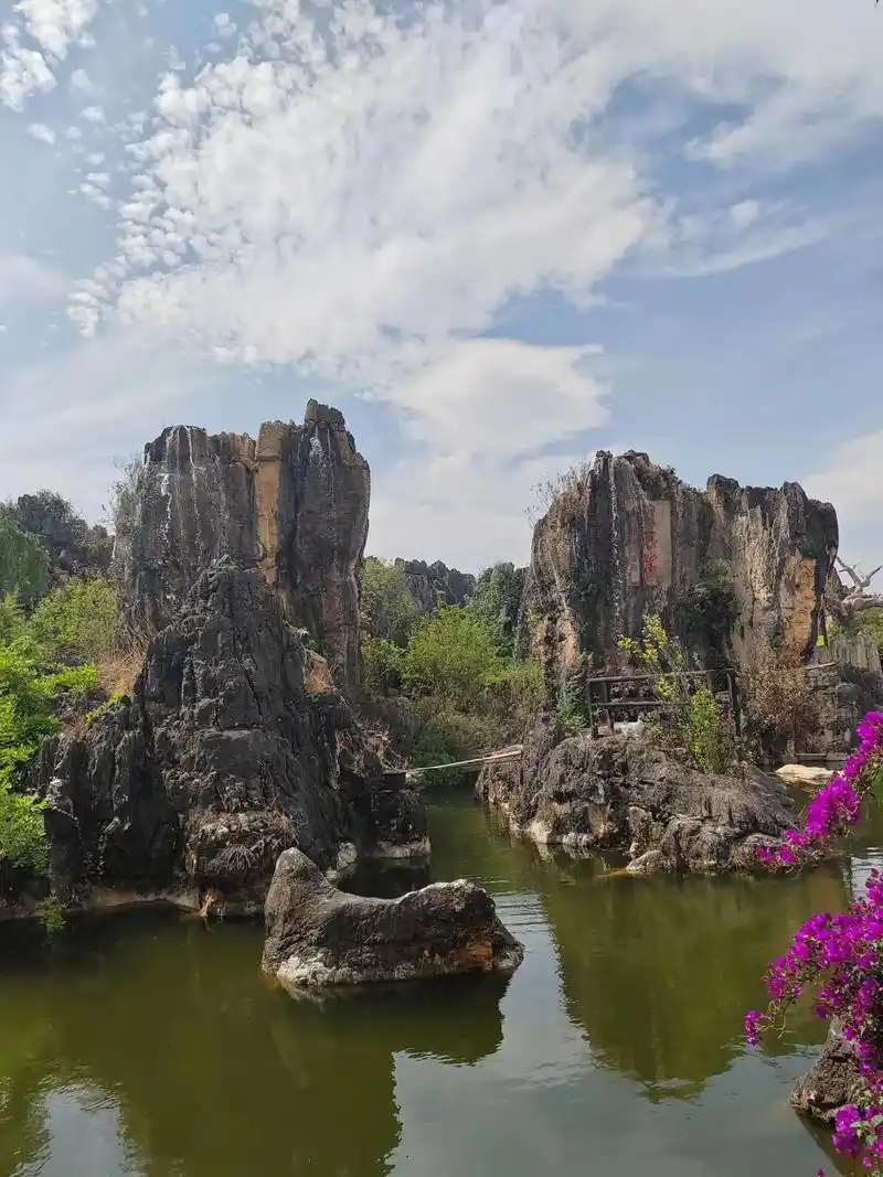云南石林,位于云南省昆明市石林县,为岩溶地貌,经历了几亿年 - 兑音