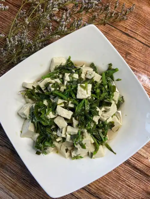 香椿拌豆腐还没吃够就过季了唯留一丝清香